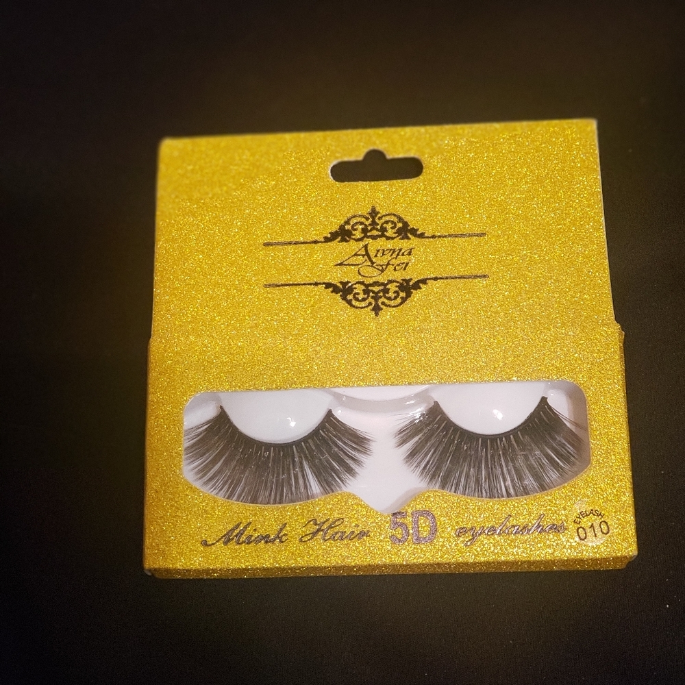 Mink Lashes - Picture 2 of 3